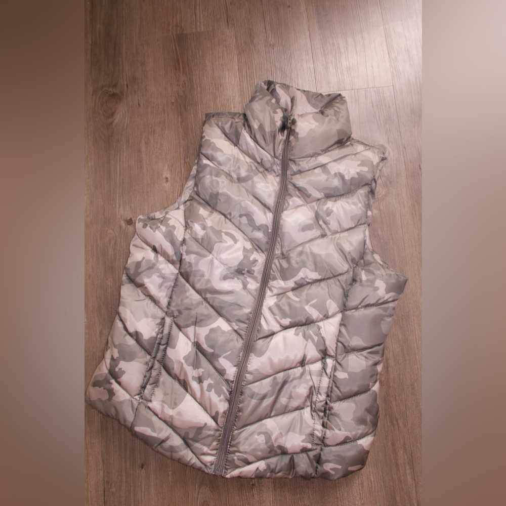 Camo puffer vest